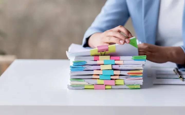 Que faire après un décès : le calendrier des premières démarches